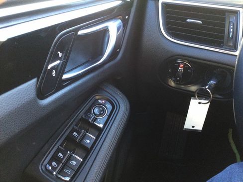 Used 2018 Porsche Macan Sport Edition image 17