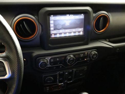 Used 2020 Jeep Gladiator Mojave w/ Cold Weather Group AWD/4WD image 24