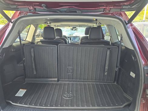 Used 2018 Toyota Highlander XLE AWD/4WD image 7