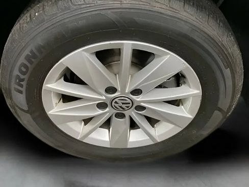 Used 2019 Volkswagen Golf SE FWD image 31