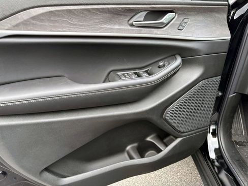 New 2025 Jeep Grand Cherokee Limited image 12