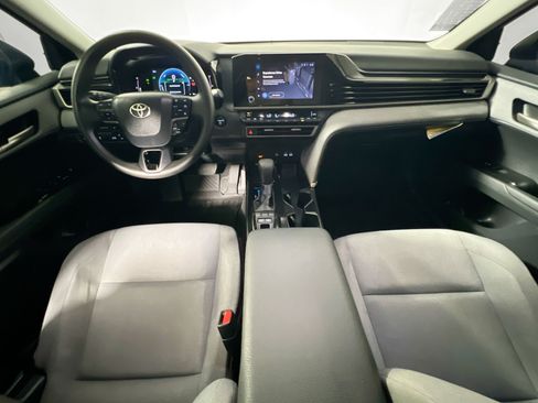 Used 2025 Toyota Camry LE FWD image 27