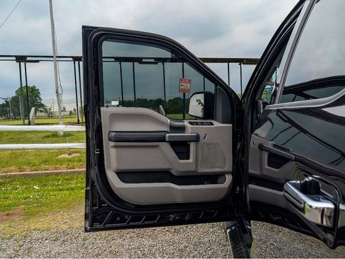 Used 2018 Ford F150 XLT w/ Equipment Group 302A Luxury AWD/4WD image 10