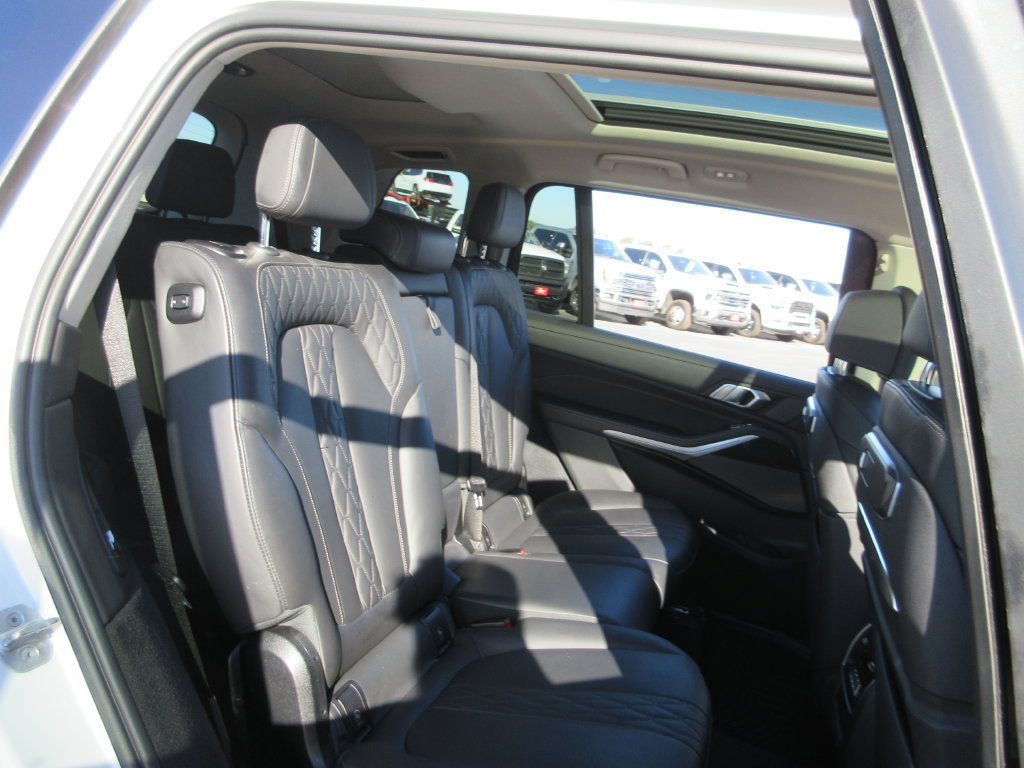 Used 2024 BMW X7 xDrive40i w/ Premium Package AWD/4WD image 23