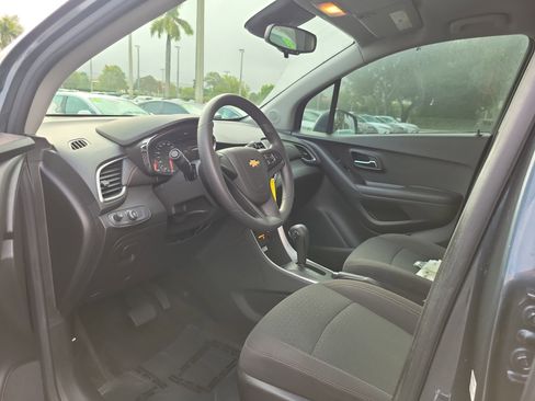 Used 2021 Chevrolet Trax LS image 11