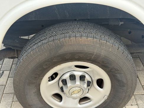 Used 2021 Chevrolet Express 2500 w/ Driver Convenience Package image 28