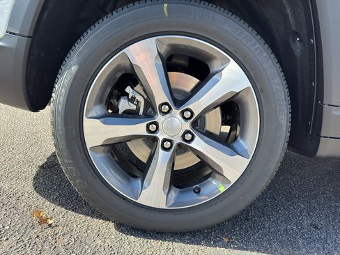 New 2025 Jeep Grand Cherokee L Limited w/ Luxury Tech Group II image 10