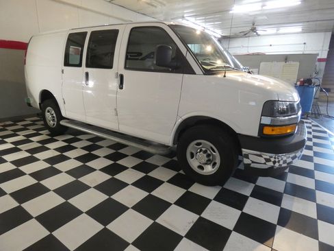 Used 2023 Chevrolet Express 2500 w/ Driver Convenience Package image 4