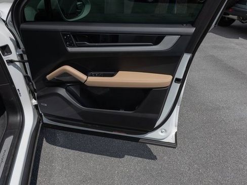 Used 2024 Porsche Cayenne image 21