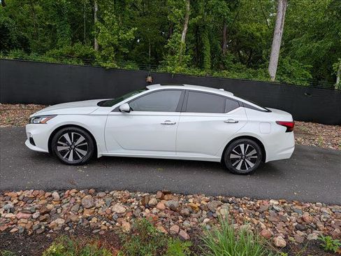 Used 2021 Nissan Altima 2.5 SL FWD image 2