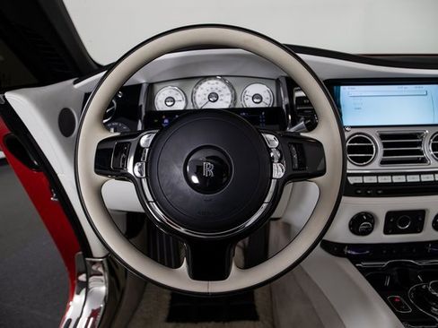 Used 2017 Rolls-Royce Dawn image 17