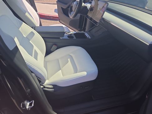 Used 2022 Tesla Model Y Performance AWD/4WD image 29