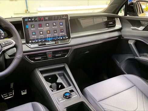 New 2026 Volkswagen Tiguan SE R-Line image 9