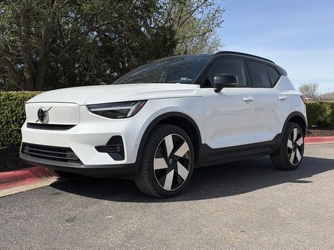 Used 2023 Volvo XC40 Recharge Ultimate image 5