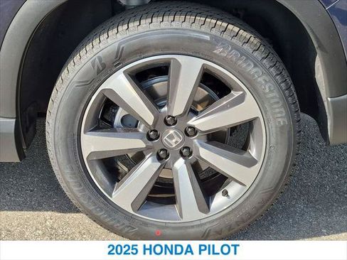 Certified 2025 Honda Pilot Touring image 11