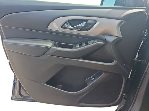 Used 2019 Chevrolet Traverse LT FWD image 25