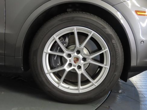 Certified 2026 Porsche Cayenne E-Hybrid Coupe AWD/4WD image 11