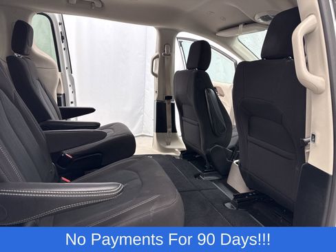 Used 2024 Chrysler Voyager LX FWD image 30