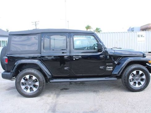Used 2022 Jeep Wrangler Unlimited Sahara AWD/4WD image 3