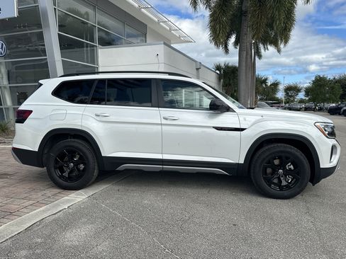 New 2026 Volkswagen Atlas Peak Edition image 5