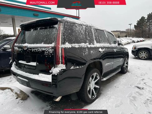 Used 2016 Cadillac Escalade Luxury image 3