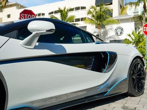 Used 2019 McLaren 600LT RWD image 11