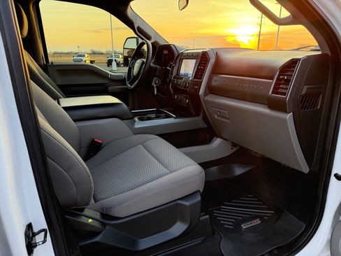 Used 2021 Ford F350 XLT w/ XLT Premium Package image 40