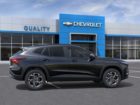 New 2026 Chevrolet Trax LT w/ Driver Confidence Package FWD image 29