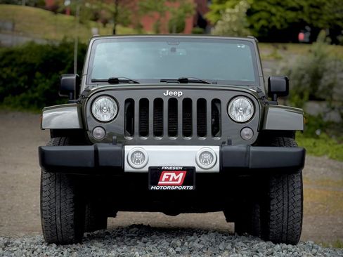 Used 2015 Jeep Wrangler Unlimited Sahara w/ Connectivity Group AWD/4WD image 3