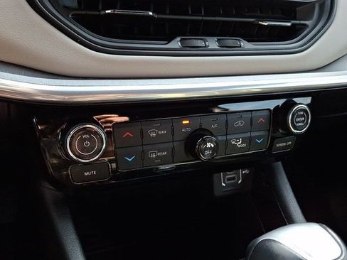 Certified 2023 Jeep Compass Limited AWD/4WD image 19