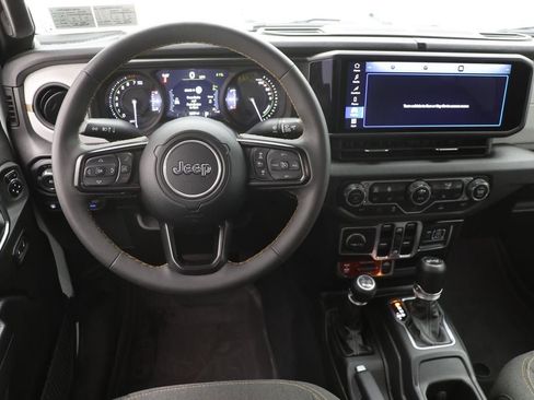 Used 2024 Jeep Wrangler Unlimited image 14