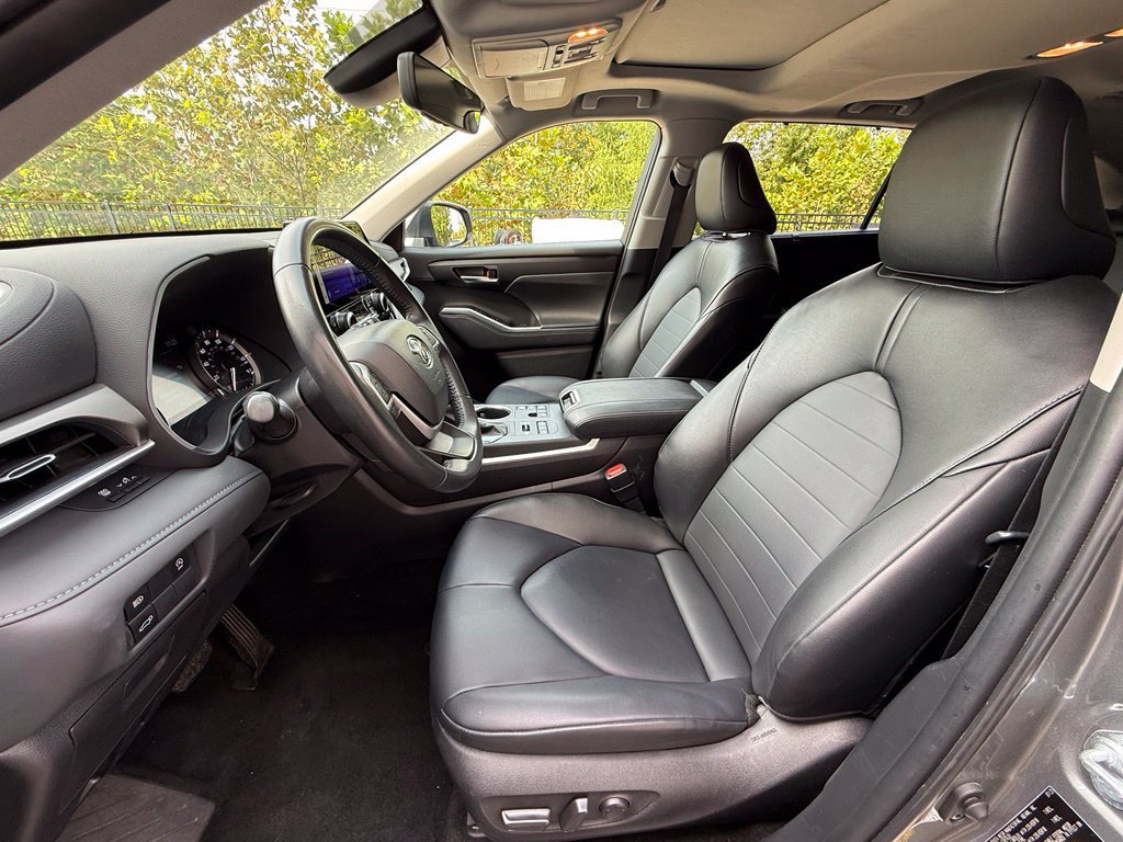 Used 2025 Toyota Highlander XLE AWD/4WD image 26