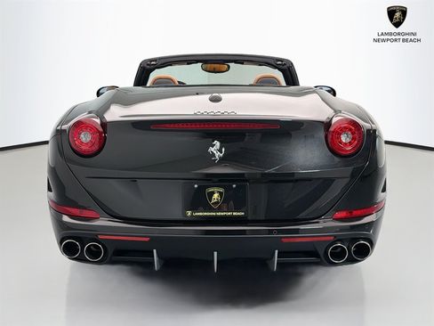 Used 2015 Ferrari California T RWD image 25