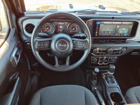 Used 2025 Jeep Gladiator Nighthawk image 15