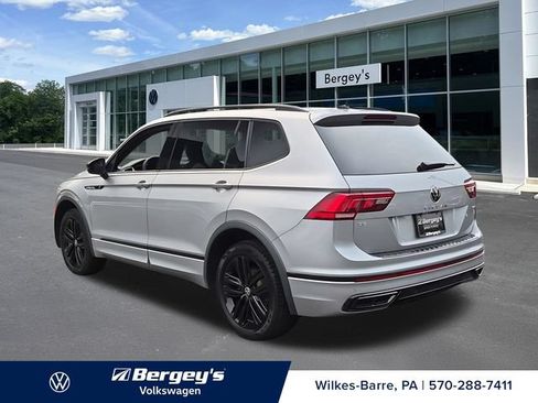 Certified 2022 Volkswagen Tiguan SE R-Line AWD/4WD image 8