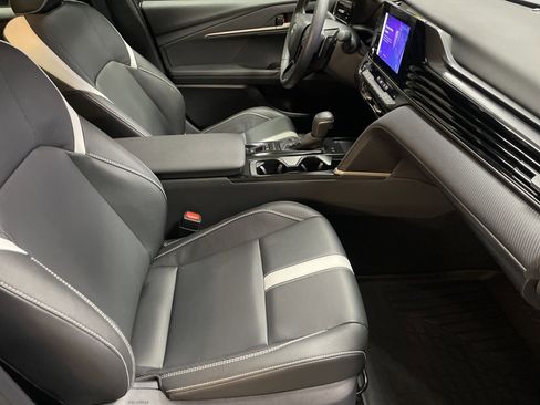 Used 2025 Toyota Camry SE image 36