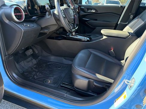 Used 2024 Chevrolet Trax RS w/ Sunroof Package image 9