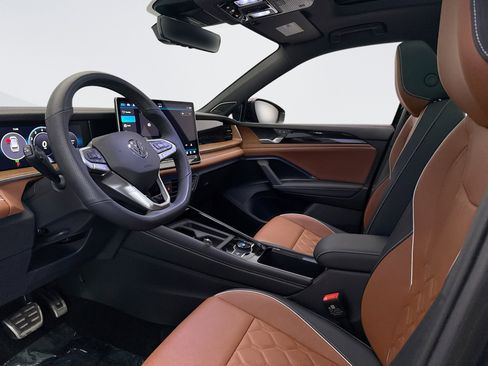 Used 2026 Volkswagen Tiguan SEL R-Line image 10