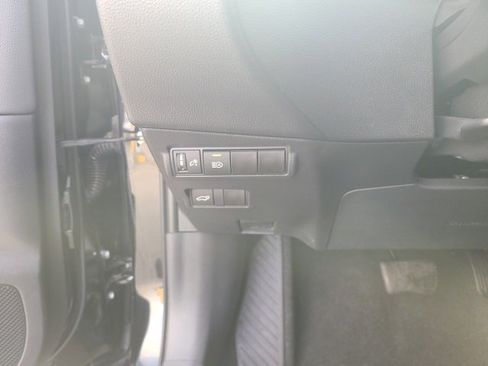 Used 2023 Toyota Corolla Cross XLE image 25