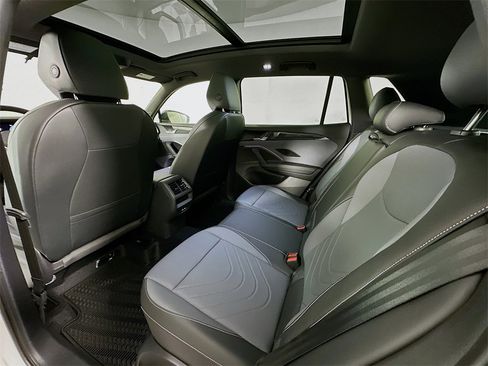 New 2025 Volkswagen Tiguan SE R-Line image 4