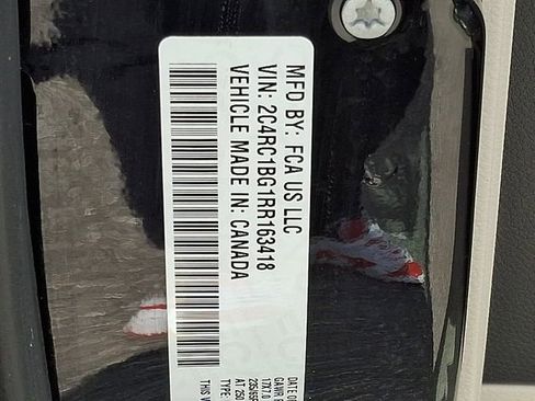 Used 2024 Chrysler Pacifica Touring-L FWD image 26
