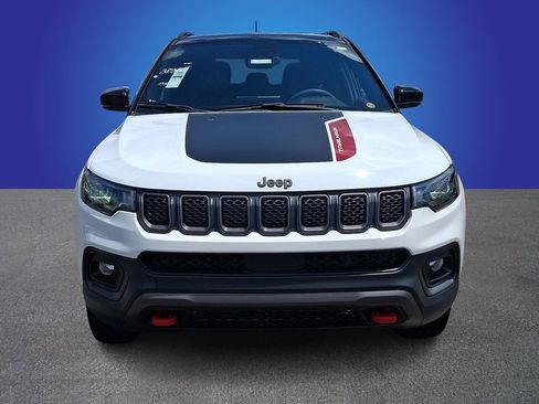 Used 2024 Jeep Compass Trailhawk w/ Trailhawk Convenience Group AWD/4WD image 2