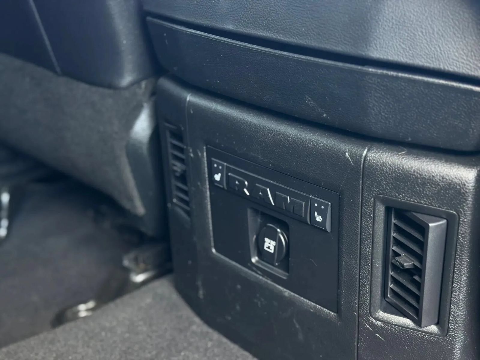 Used 2018 RAM 2500 Laramie w/ Snow Chief Group AWD/4WD image 17