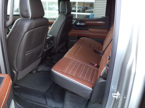 Used 2024 GMC Sierra 1500 Denali Ultimate image 3