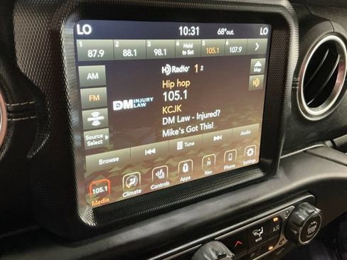Used 2022 Jeep Wrangler Unlimited Sahara w/ Cold Weather Group AWD/4WD image 27