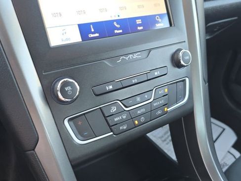 Used 2020 Ford Fusion SE image 22