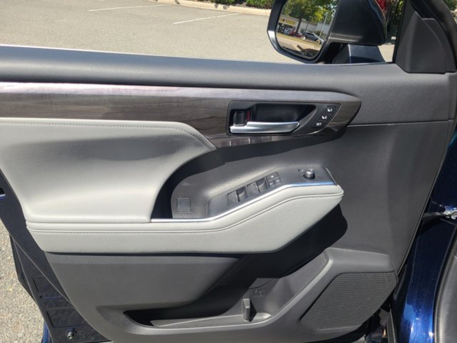 Used 2023 Toyota Highlander Platinum AWD/4WD image 23