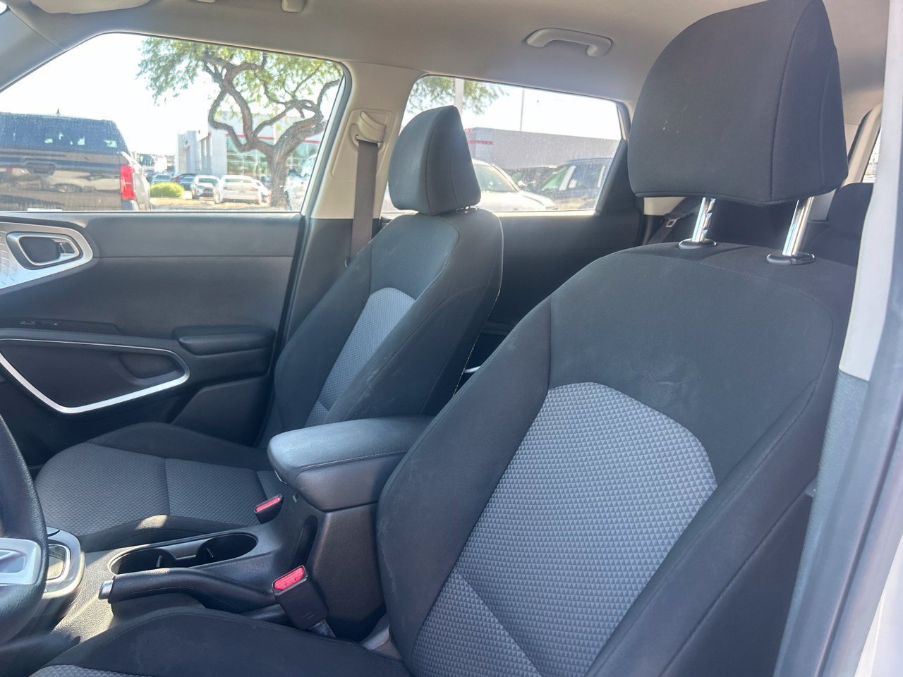 Used 2023 Kia Soul LX w/ LX Technology Package FWD image 7
