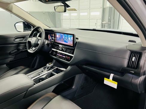 New 2026 Nissan Pathfinder Platinum image 34