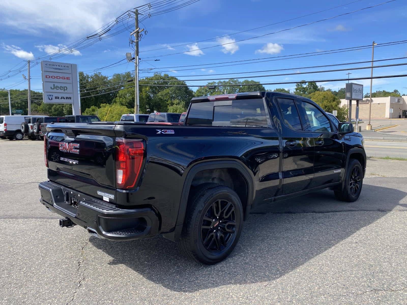 Used 2021 GMC Sierra 1500 Elevation w/ Preferred Package AWD/4WD image 3
